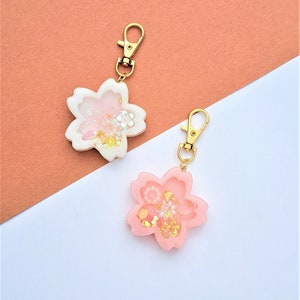 Sakura Keychain | Resin Shaker Keychain | Cherry Blossom Keychain | Flower Keychain | Kawaii Keychain
