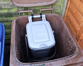 Food Waste Bucket to Bin Storage Hooks - Pair of Clips