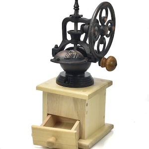 Molinillo de café Baroy Nonie con manivela lateral de hierro fundido de 6,50 pulgadas de largo x 5,75 pulgadas de ancho x 11,50 pulgadas de alto, ajustes de molienda personalizables y cajón de captura