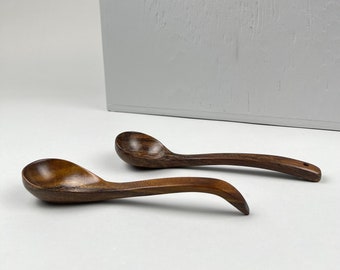 Petite louche en bois, ronde et ovale avec manche incliné, 20 cm x 4,5 cm / Spatule de cuisine en bois / Ustensile de cuisine en bois / Cadeau/pendaison de crémaillère