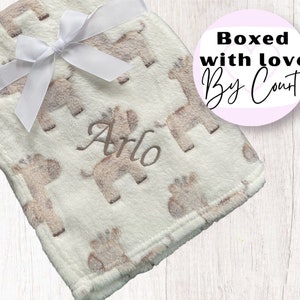 Personalised Giraffe Baby Gift, Embroidered Giraffe Blanket, Baby Girl, Baby Boy Gift, Gender Neutral, Safari themed nursery, Baby Shower