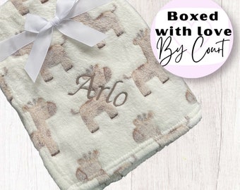Personalised Giraffe Baby Gift, Embroidered Giraffe Blanket, Baby Girl, Baby Boy Gift, Gender Neutral, Safari themed nursery, Baby Shower