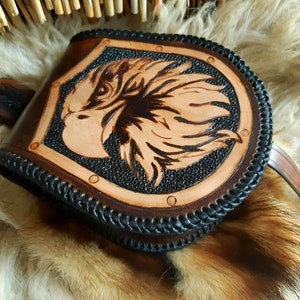 Echtleder Gürteltasche / Umhängetasche / Lederseitenköcher mit Adlerkopf-Motiv / Bogenschützen Ausstattungsset / LARP