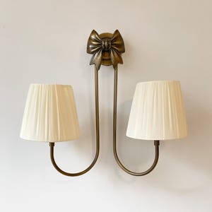 Apliques de pared curvos Avangard de 2 luces hechos a mano para dormitorio con cinta, iluminación de pared para sala de estar, pantalla de tela hecha a mano.