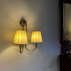 Apliques de pared curvos Avangard de 2 luces, hechos a mano, para dormitorio y sala de estar, pantalla de tela hecha a mano, lámpara de pared antigua.