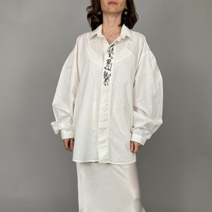Vintage white cotton blouse with pleated shoulders and front embroidery. Oversized white blouse