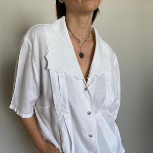 Vintage White Blouse with Oversize Embroidered Collar | White Cotton, Pleated Peasant Blouse size L FTV1591