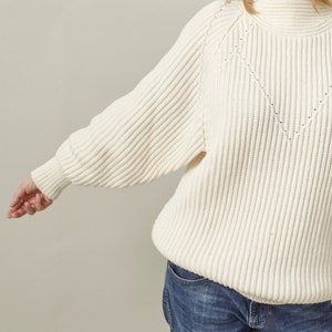 Vintage White Ribbed Sweater for Women Size L Chunky Warm Pullover Sweater in Ivory White image 3