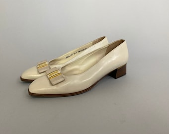 Vintage White Flats for Women Size 3.5 | White Leather Bally Flats with Front Bow WAP65