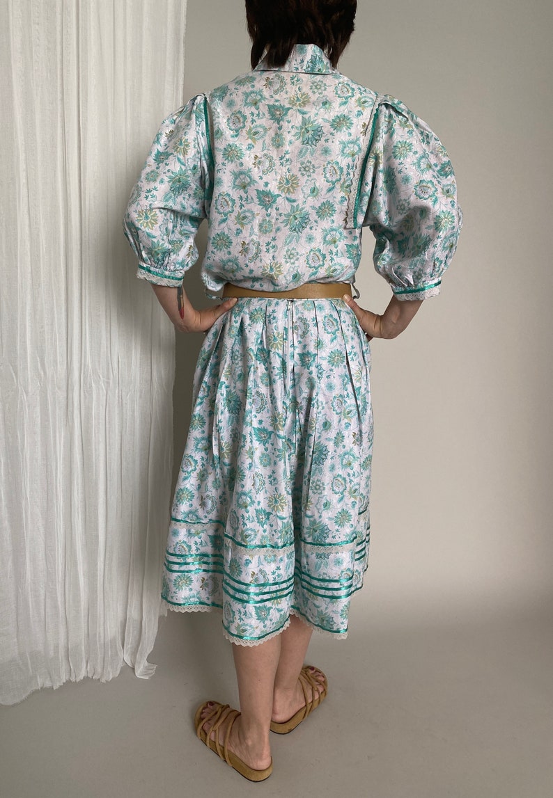 Vintage 2 piece set for Women Size XS-S Off white blouse and matching skirt with floral print Puffed Sleeves blouse Pleated Skirt image 4