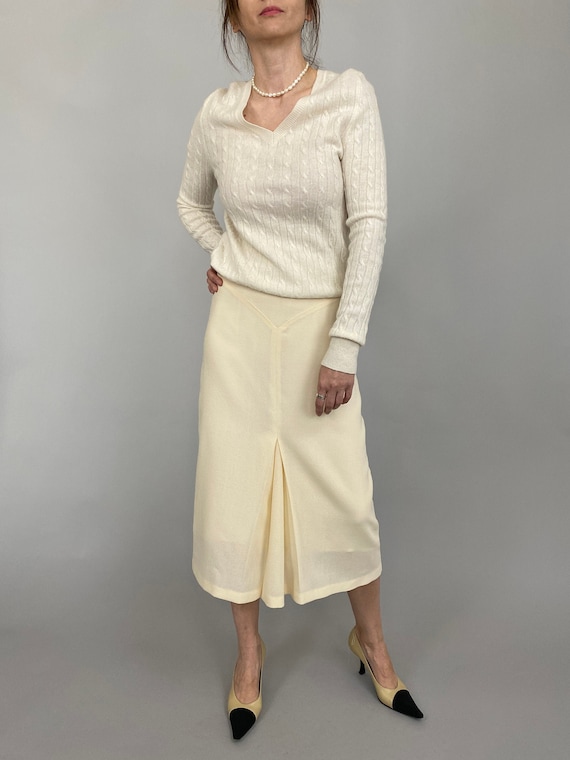 Vintage White V-Neck Sweater for Women Size S | W… - image 1