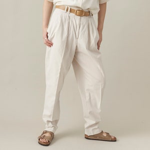 pantalon blanc vintage pour femme taille 30 Pantalon plissé taille haute blanc cassé pour l'été avec coupe effilée, poches, boucles de ceinture image 1