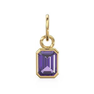 Afrikanischer Amethyst Smaragd Cut Solid Gold Charm / Lila Edelstein Handgemachter Goldanhänger / 14k Solid Gold Februar Schmuckherstellung