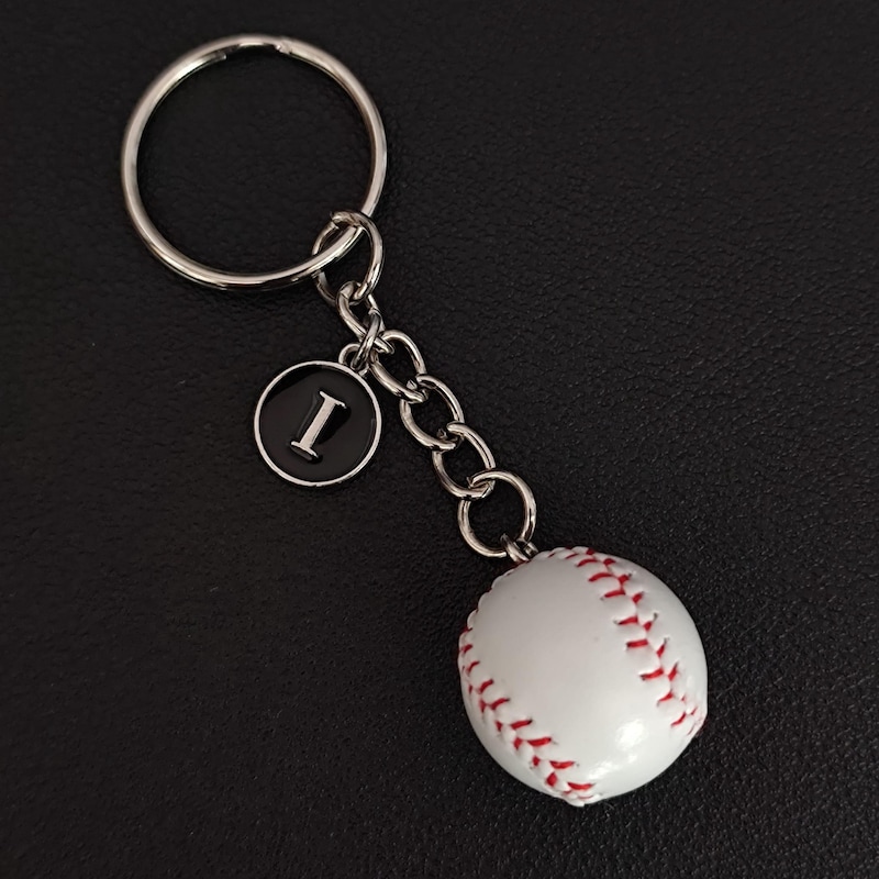 🎁 Personalized 3D Baseball Basketball Soccer Volleyball Keychain: Personalized Sports Keyring