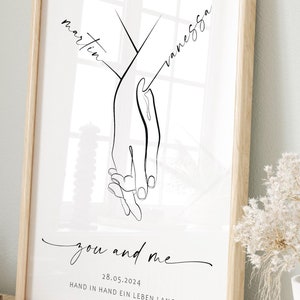 HappyArts® Hochzeitsposter Holding Hands Hochzeitsbild personalisiert Brautpaar Hand in Hand Wandbild Geschenk A4 A3 ohne mit Rahmen