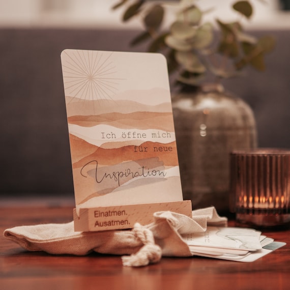 HappyArts® Affirmationskarten DIN A6 | 24 Motive auf 12 Karten mit Beutel und Aufsteller | Achtsamkeit Selbstliebe Mutmacher Karten Geschenk