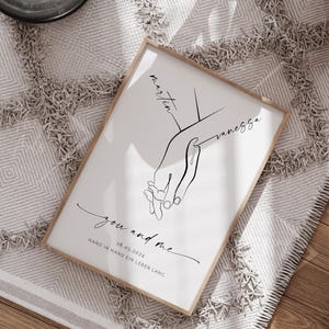 Hochzeitsbild personalisiert Hand in Hand mit Rahmen aus Holz Brautpaar Geschenk Hochzeit