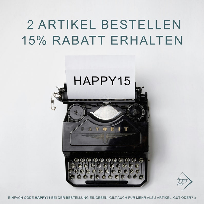 May include: A black vintage typewriter with a white paper sheet inserted. The paper sheet has the text "HAPPY15" typed on it. The text below the typewriter reads "EINFACH CODE HAPPY15 BEI DER BESTELLUNG EINGEBEN. GILT AUCH F&Uuml;R MEHR ALS 2 ARTIKEL. GUT ODER? :)"