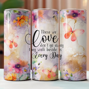 These We Love Don't Go Away 20oz skinny beker png-sublimatie downloaden, naadloze beker, digitaal, In Loving Memory beker, bloemen