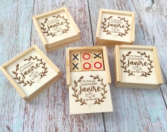 ボードゲーム三目並べ、結婚式、洗礼式、聖体拝領のゲストへのギフト... ゲームセットが入ったパーソナライズされた木箱