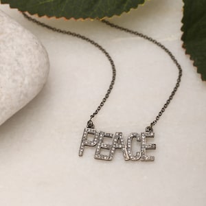 Colar de diamante natural com letras do alfabeto da paz muito bonito, colar de diamantes com acabamento feito à mão em prata esterlina 925, joalheria,