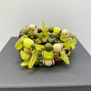 Flexible spiral bangle | Glass beads, light green, olive, brown, design, Christmas, classy, Xmas, gift, birthday, fashionable, luxury, casual