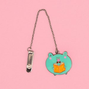 Cute frog reading enamel bookmark with chain, Gifts for Readers,  Book Club Gifts  Gifts for Book Lovers,  Bookish Bookmark, Bibliophiles