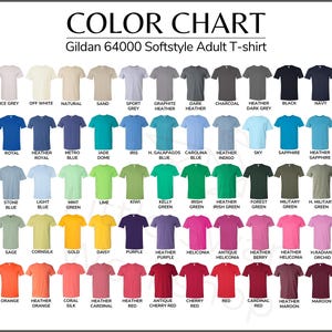 以下が含まれることがあります： Gildan 64000 Softstyle 大人用Tシャツのカラーチャート。白、黒、紺、赤、緑、青、紫など、さまざまな色が表示されています。