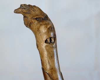 Bastone trekking in legno di Orniello, Scolpito a mano, lunghezza cm. 145