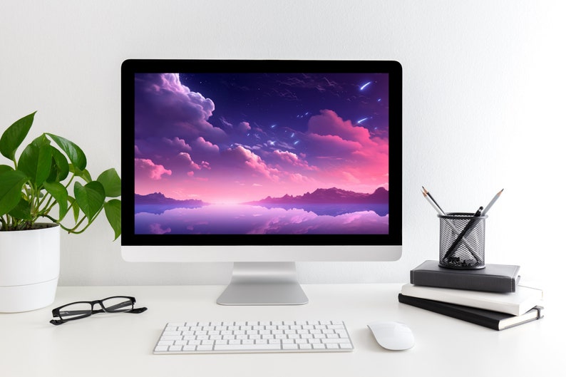 K&ouml;nnte beinhalten: Ein wei&szlig;er Desktop-Computer mit Tastatur und Maus. Der Bildschirm des Computers zeigt ein digitales Kunstwerk eines rosa und violetten Himmels mit Wolken und Sternen.