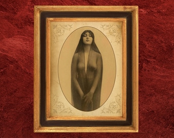Josephine Earp, the common-law wife of Wyatt Earp, a famed Old West lawman and gambler. Vintage Home Decor Print 8" by 10"