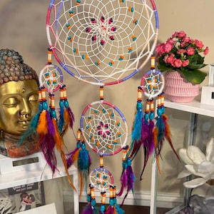 Atrapasueños de plumas nativas americanas arcoíris, flor rosa, atrapasueños grande único para pared, arte para guardería de niña o niño, decoración zen bohemia, cuentas de madera