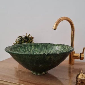 green tamegroute pottery, moroccan handmade plat, moroccan ceramic ,tamegroute plat