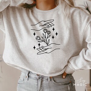 Hand und Blume SVG, Pflanze Dame SVG, Frauen Shirt Svg, Boho Svg, Selbstwachstum Svg, Pflanzen Shirt Svg, Boho Svg, Garten Svg, Png, Dfx, geschnitten Etui