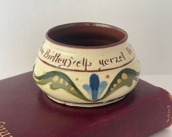 Azucarero Motto Ware de Aller Vale Torquay Pottery: "Ayúdense a conseguir el azúcar"