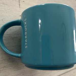 Starbucks blue with etched logo coffee mug cup / 2012 14 ounce mug / made in China