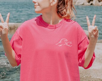 Wave Comfort Colors Tee, Ocean Shirt, Beach Minimalist T-Shirt, Summer tshirt, Tropical Shirt, Surf Shirt, Wave Shirt, Beach Tee, fish shirt
