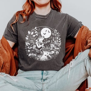 Frog Shirt, Mushroom T-Shirt, Cottagecore Clothing, Frog and Toad Shirt, Aesthetic Cottage Core Tee, Animal Lover Gift, Cute Frog Shirt