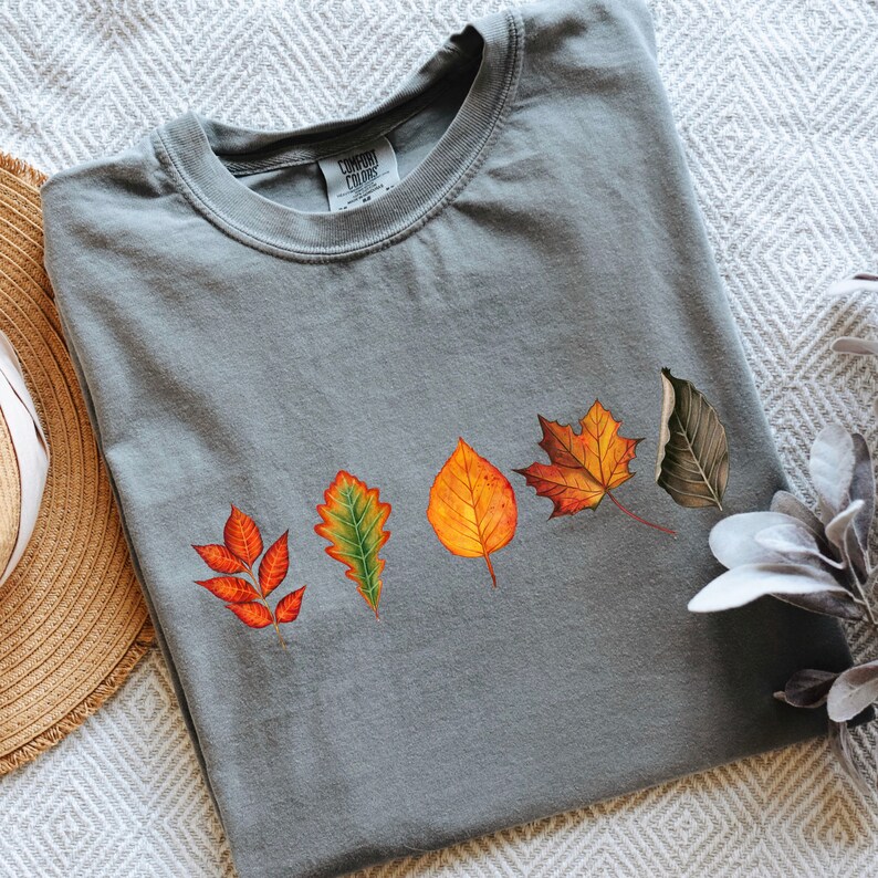 Komfortfärger höstlöv t-shirt, höstlöv t-shirt, naturälskare gåva, campingtröja vandringströja rustik natur rund hals vandringströja Grey