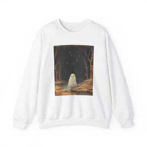 Sudadera de bosque fantasma espeluznante, suéter de temporada espeluznante, cuello redondo de fantasma de Halloween, suéter de bosque encantado, camisa de otoño espeluznante, sudadera de fantasma imagen 7
