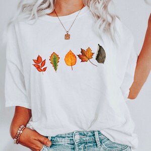Komfortfärger höstlöv t-shirt, höstlöv t-shirt, naturälskare gåva, campingtröja vandringströja rustik natur rund hals vandringströja White