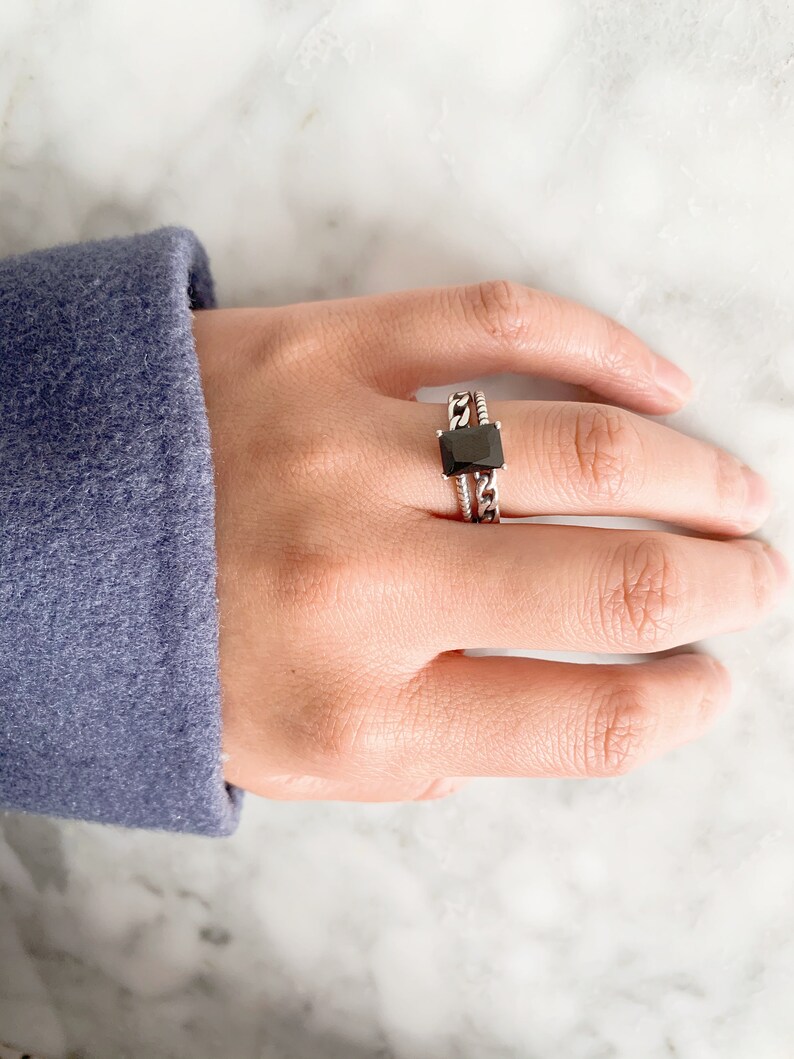 Vintage ring with black agate stone in solid silver 925 adjustable size