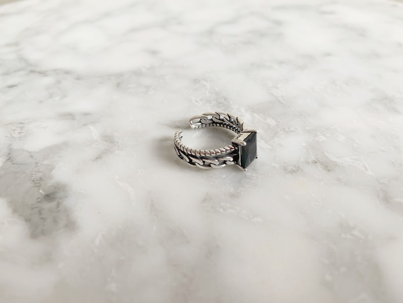 Vintage ring with black agate stone in solid silver 925 adjustable size