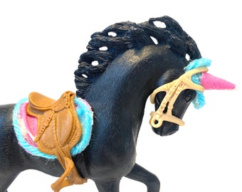 Matching saddle pad set for Schleich toy horse
