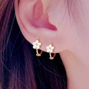 925 Sterling Silver Cute Blossom Flower Hoop Earrings | Silver Daisy Floral Dainty Hoops | Minimalist | Small Hoops | Gift For Her