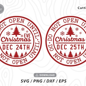 Può includere: Due etichette regalo circolari rosse con testo bianco che recita "Do Not Open Until Christmas Eve Dec 24th" e "Do Not Open Until Christmas Dec 25th".
