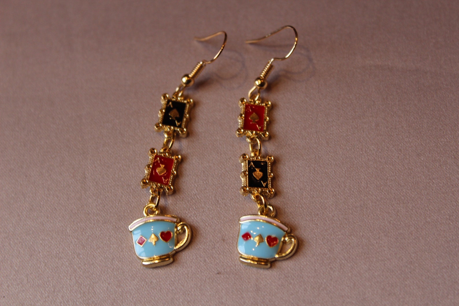 Pendientes Alicia En El Pais De Las Maravillas