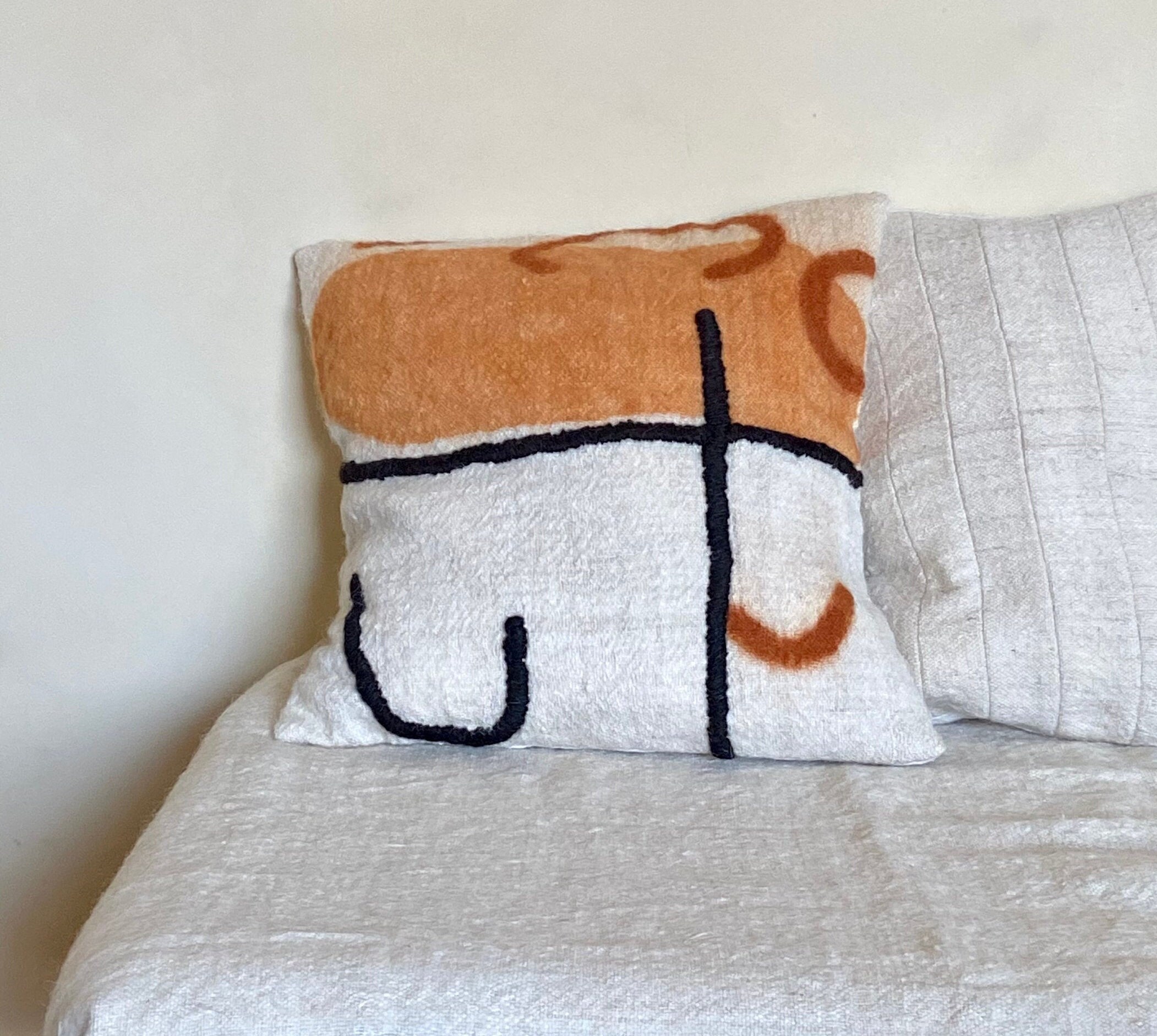 Coussin Marocain Berbère avec Motifs Peints Au Henné