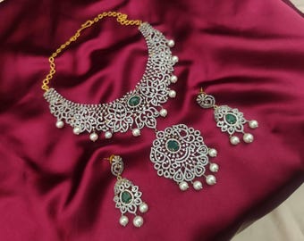 Vergoldete CZ Braut Halskette Set: Rubin, Smaragd, und Perle Indischer Schmuck