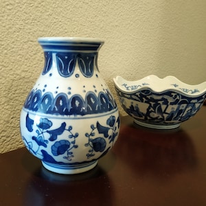 Chinese Vase blue-white Floral Handpainting Vintage